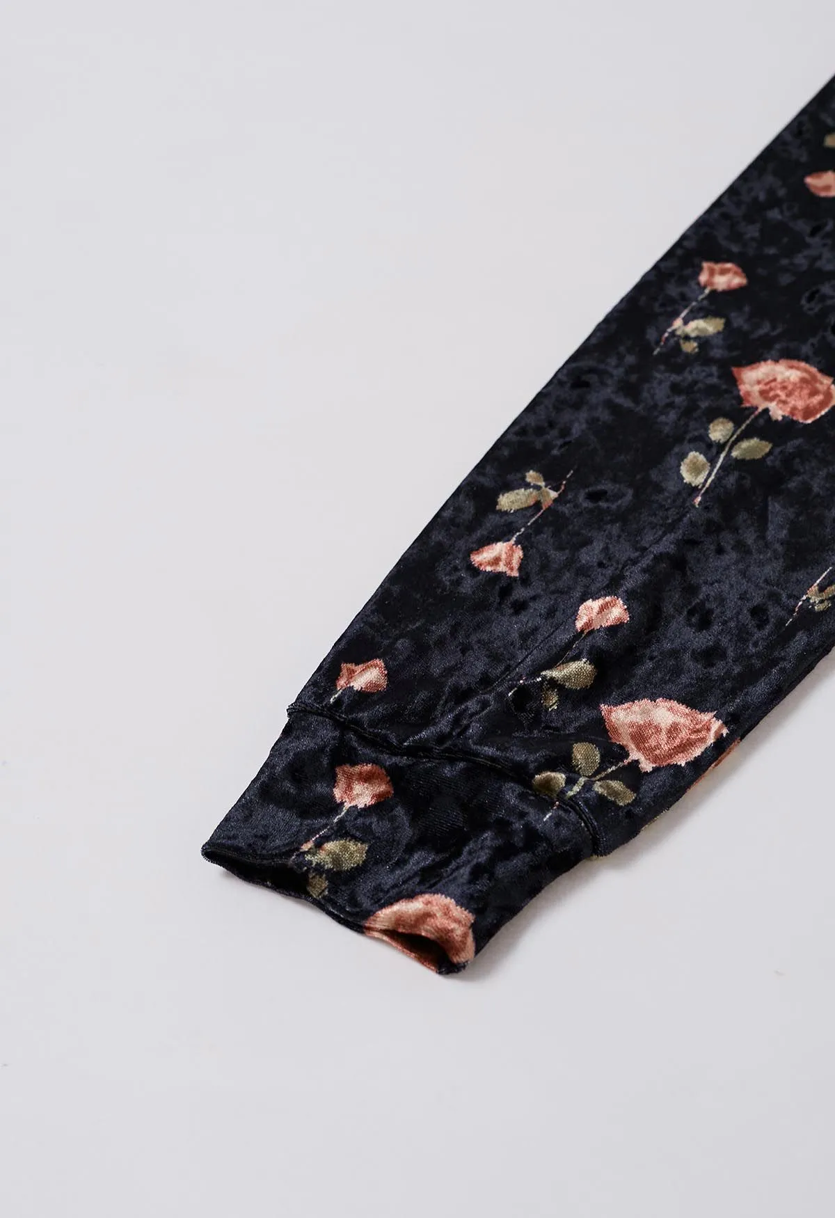 Haut effet cache-cœur en velours avec chaîne de perles Moonlit Rose