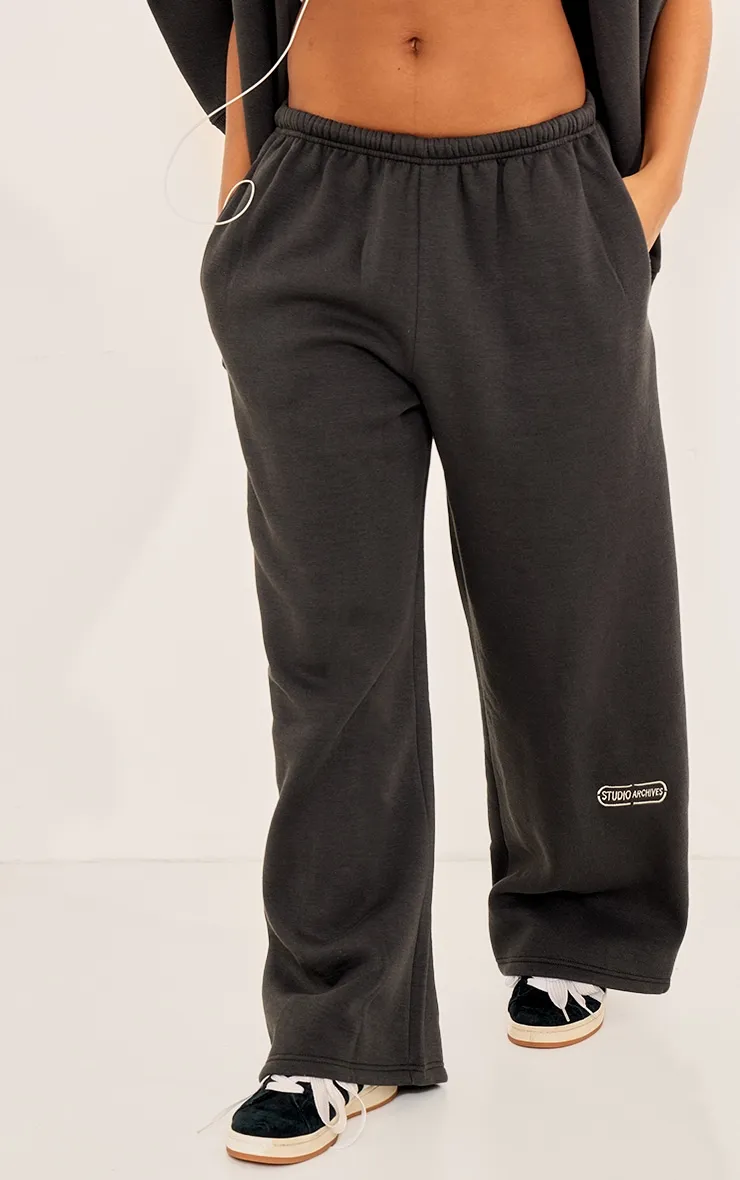Jogging noir absolu taille fine à slogan Studio brodé et entrejambe tombante